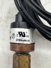 Load image into Gallery viewer, Saginomiya ACB-2UB243W Pressure Switch, 1/8" NPT, 250/400 PSI (No Box)