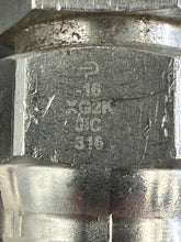 Load image into Gallery viewer, Parker 451TC-16 Tough Cover 16’L Hose, 1” HNV-SS316-16-16C-NPT-V Quick Coupling x 1” FJIC (Used)