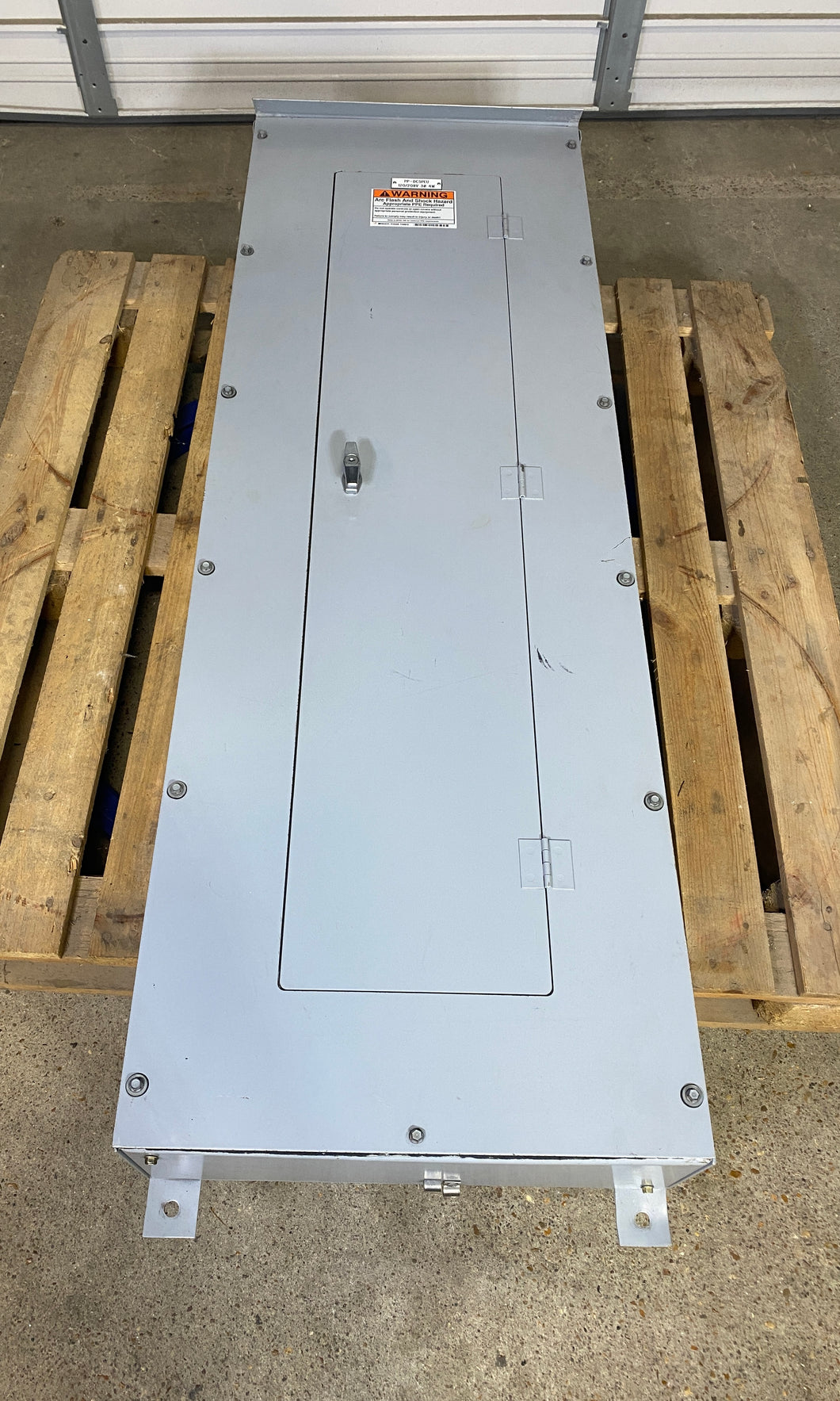 Cutler-Hammer PRL1A 100A Panel VWPB2060 Box, (14) Assorted Breakers (Used)