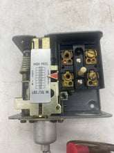 Load image into Gallery viewer, Penn P70DA-8 Pressure Control Unit 50/450PSIG Range (No Box)