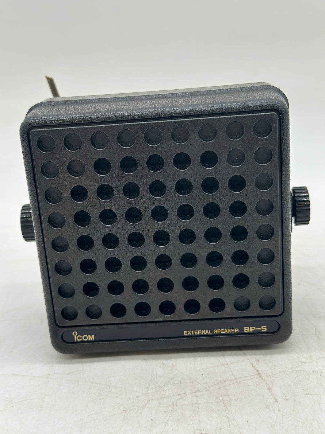 iCom SP-5 External Speaker, 5 Watt, 4 Ohm, Missing Mounting Bracket (Used)