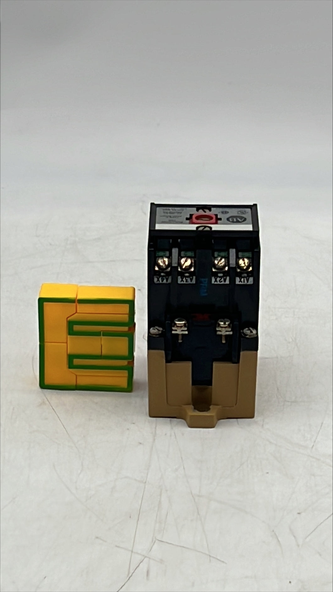 Allen-Bradley 700-P400A1 Direct-Drive Control Relay, Series B, 115-120V (Used)