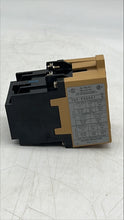 Load image into Gallery viewer, Allen-Bradley 700-P400A1 Direct-Drive Control Relay, Series B, 115-120V (Used)