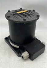 Load image into Gallery viewer, Aqua Signal 3662405000 Series 65 Yellow Stern LED Masthead Light (Used)
