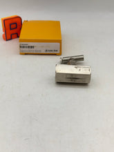 Load image into Gallery viewer, Parker V-508S6P Needle Valve Assembly, 1/2&quot; FNPT x 1/2&quot; FNPT (New)