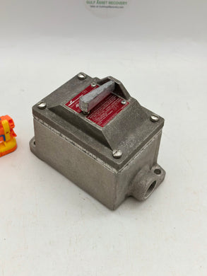 Cooper Crouse-Hinds EDSC218-SA Haz. Loc. 2-Pole Snap Switch w/ EDSC271-SA Body (Used)