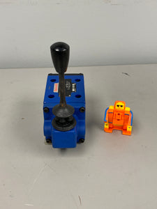 Rexroth R900589954 Hydraulic Directional Control Valve w/ Lever (No Box)
