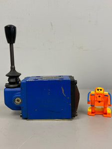 Rexroth R900589954 Hydraulic Directional Control Valve w/ Lever (No Box)