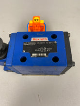 Load image into Gallery viewer, Rexroth R900589954 Hydraulic Directional Control Valve w/ Lever (No Box)