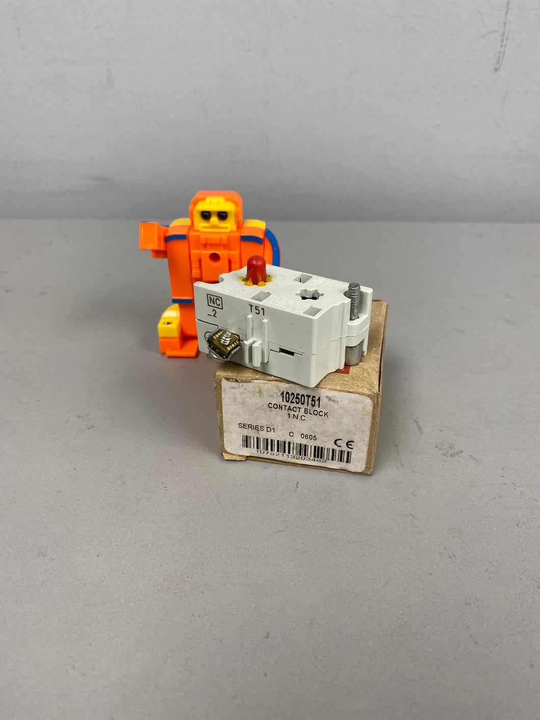Eaton Cutler-Hammer 10250T51 Series D1 Contact Block, *Lot of (2) Contacts* (Open Box)