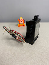 Load image into Gallery viewer, Siemens A01JLD64 Auxiliary Switch Series A (Used)