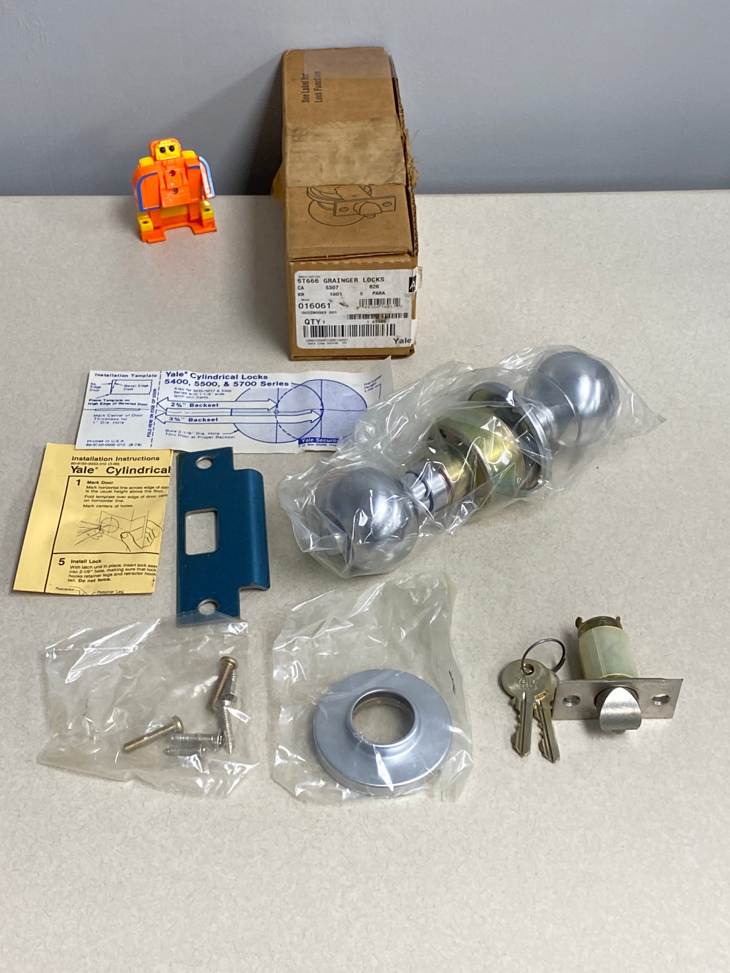 Yale CA5307 Satin Lockset 5T666 (Open Box)