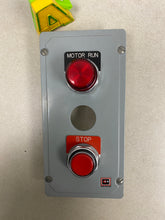 Load image into Gallery viewer, Cutler-Hammer 10250T3593 Series R4 Control Station-No Start Btn-Sm Crack Stop Btn (Open Box)