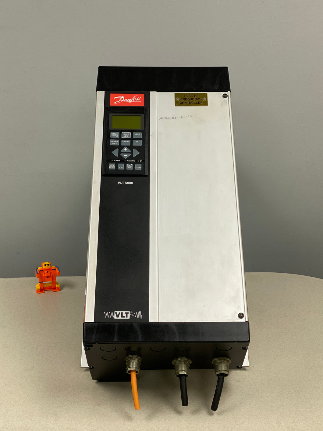 Danfoss 175Z0293 VLT5006 IP54 Variable Speed Drive, Mains In: 380-500V, Out: 7.6 kVA (Used)