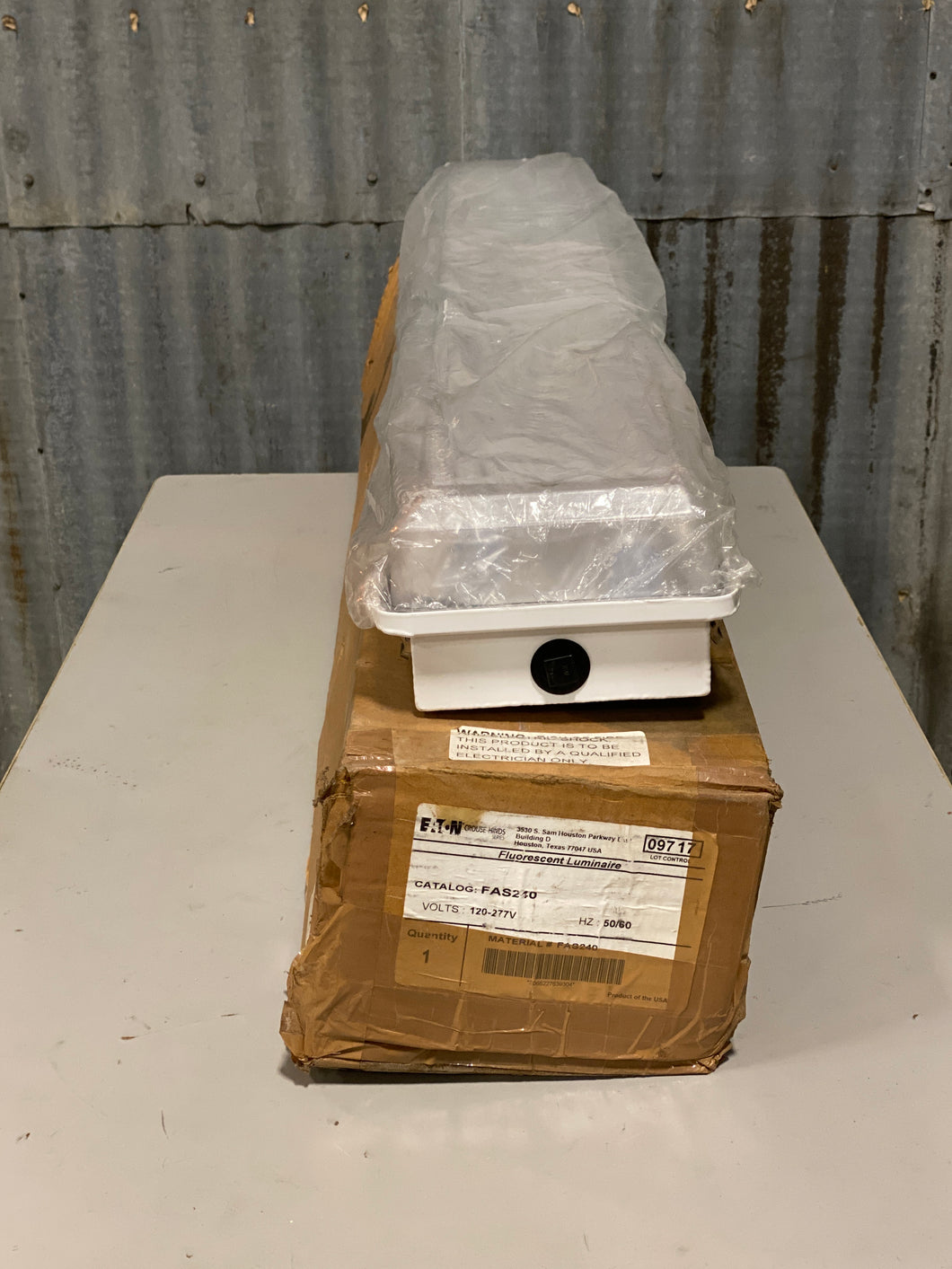Eaton Crouse-Hinds FAS240 Fluorescent Luminaire (Open Box)