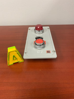 Cutler-Hammer 10250T3593 Series R4 Control Station, Missing Green Button (No Box)