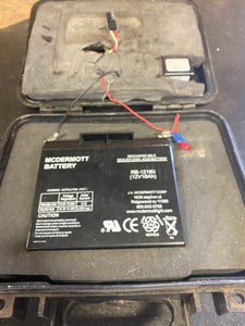 McDermott Light and Signal BGLEDCASE-PORT LED Nav Light, Solar Pwr, No Batt (Used)