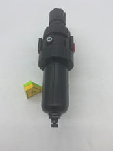 Load image into Gallery viewer, Air Line Regulator, 3/4&quot; with 200 PSI Gauge (No Box)