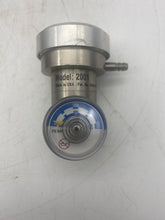 Load image into Gallery viewer, Honeywell TS10012 TS Tanksystem Hermetic Oxy w/ Flow, Calibration Gas Regulator (Used)
