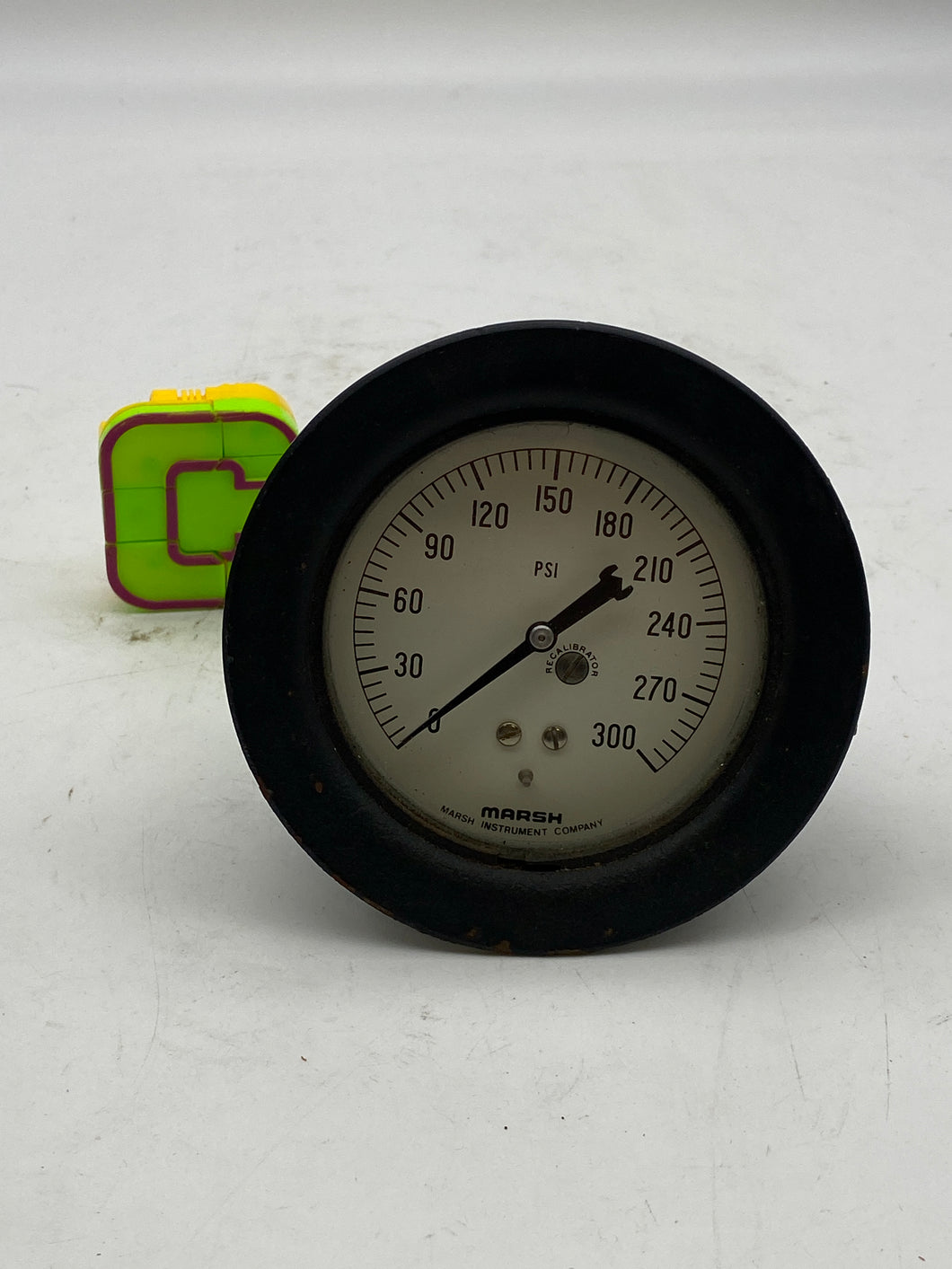 Marsh Bellofram H2058 3.5 1/4 NPT 0-300 PSI Pressure Gauge (Used)