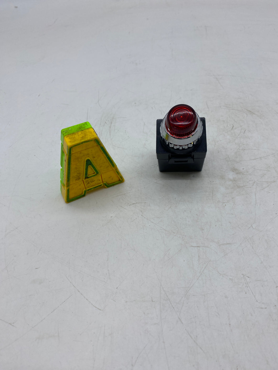 YongSung YSPL 3-T22A Red Indicator Lamp/Light (No Box)