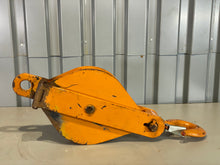 Load image into Gallery viewer, Starkraft CB 572 Snatch Block Pulley w/ Swivel Hook, 5 Ton (Used)