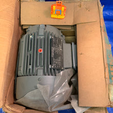 Load image into Gallery viewer, Siemens 1LA01452FP51 Electric Motor, 3 Phase, 3600 RPM, 575V, 60 Hz, Type: RGZP (Open Box)