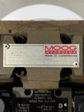 Load image into Gallery viewer, Denison Hydraulics 4D01-3751-0902-B1G0Q Directional Control Valve Assembly (For Parts)
