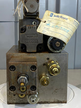 Load image into Gallery viewer, Denison Hydraulics 4D01-3751-0902-B1G0Q Directional Control Valve Assembly (For Parts)