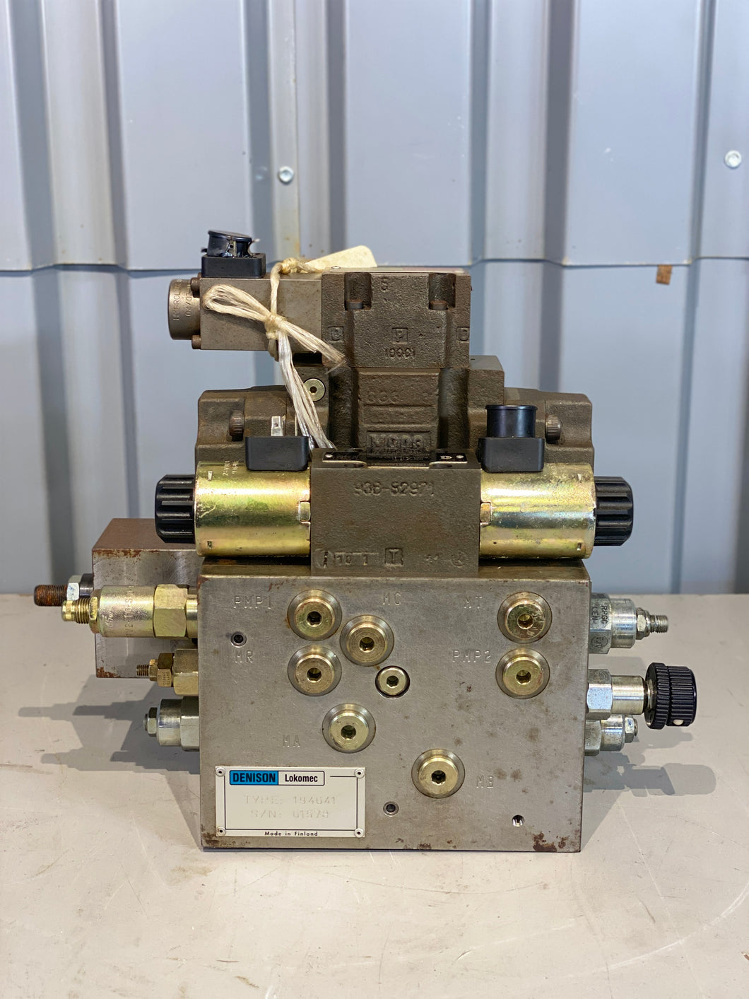 Denison Hydraulics 4D01-3751-0902-B1G0Q Directional Control Valve Assembly (For Parts)