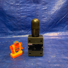 Load image into Gallery viewer, Rexroth Bosch Group R900423717 Hydraulic Pressure Control Valve (Open Box)