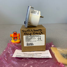 Load image into Gallery viewer, Crompton 016-02AA-LSRX-C6-S2 Panel Meter, 0-300Amps-AC (New)