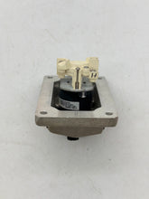Load image into Gallery viewer, Eaton Crouse-Hinds DSD925-SA-HN-OF-AU Ex. Proof Front Op. Selector Switch (Used)