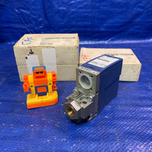 Load image into Gallery viewer, Telemacanique Square D XMLA070D1S11 Nautilus Pressure Switch *Lot of (3)* (New)