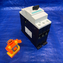 Load image into Gallery viewer, Siemens 3RV1031-4EA10 Circuit Breaker, *Item Has a Small Blemish On 1 Corner* (Open Box)