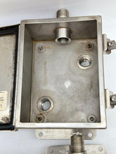 Load image into Gallery viewer, Det-Tronics 000811-105 Q811 CGS Duct Mount Enclosure, 3/4&quot; *Lot of (2)* (Used)