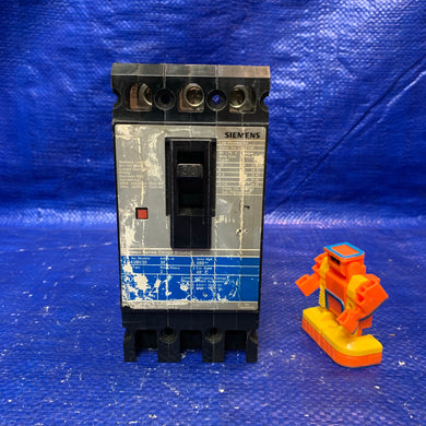 Siemens ED43B030 Sentron Series Circuit Breaker, *Chipped-See Pictures* (Used)