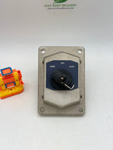 Load image into Gallery viewer, Eaton Crouse-Hinds DSD925-SA-HN-OF-AU Ex. Proof Front Op. Selector Switch (Used)
