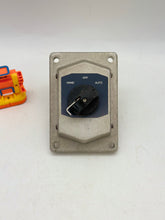 Load image into Gallery viewer, Eaton Crouse-Hinds DSD925-SA-HN-OF-AU Ex. Proof Front Op. Selector Switch (Used)