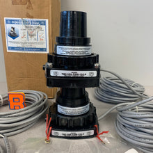 Load image into Gallery viewer, McDermott TB2-266-TOW-120-P Double Head Yellow Towing Light, 30&#39; Cable (Open Box)