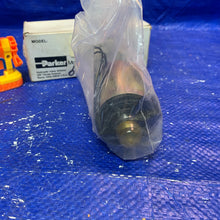 Load image into Gallery viewer, Parker 1301552 Hydraulic Valve (Open Box)