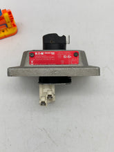 Load image into Gallery viewer, Eaton Crouse-Hinds DSD925-SA-HN-OF-AU Ex. Proof Front Op. Selector Switch (Used)