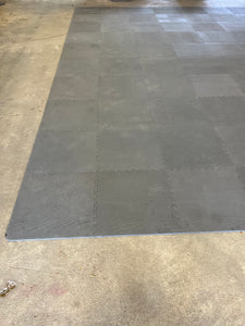 Interlocking 1/2" Rubber Foam Floor Mats, Gray, 17'-10.5"x19'-10.5", 356SF w/ (4) Extra (Used)