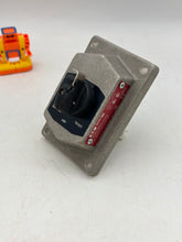 Load image into Gallery viewer, Eaton Crouse-Hinds DSD925-SA-LC-OF-RM Ex. Proof Front Op. Selector Switch (Used)