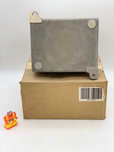 Load image into Gallery viewer, Cooper Crouse-Hinds GUB02-SA Junction Box w/o Conduit Openings (New)