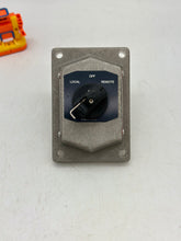 Load image into Gallery viewer, Eaton Crouse-Hinds DSD925-SA-LC-OF-RM Ex. Proof Front Op. Selector Switch (Used)