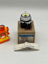 Load image into Gallery viewer, Eaton Cutler Hammer 10250T201NC1N Indicating Light Ser B2 *Missing Red Lens Cap* (Open Box)