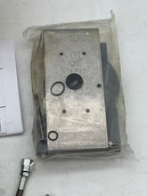 Load image into Gallery viewer, StoneL Axiom AMI96BA02SRA Comm. Control Module w/ Mount Kit (Open Box)