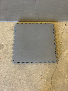 Interlocking 1/2" Rubber Foam Floor Mats, Gray, 17'-10.5"x19'-10.5", 356SF w/ (4) Extra (Used)
