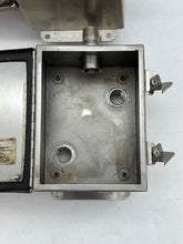 Load image into Gallery viewer, Det-Tronics 000811-105 Q811 CGS Duct Mount Enclosure, 3/4&quot; *Lot of (2)* (Used)